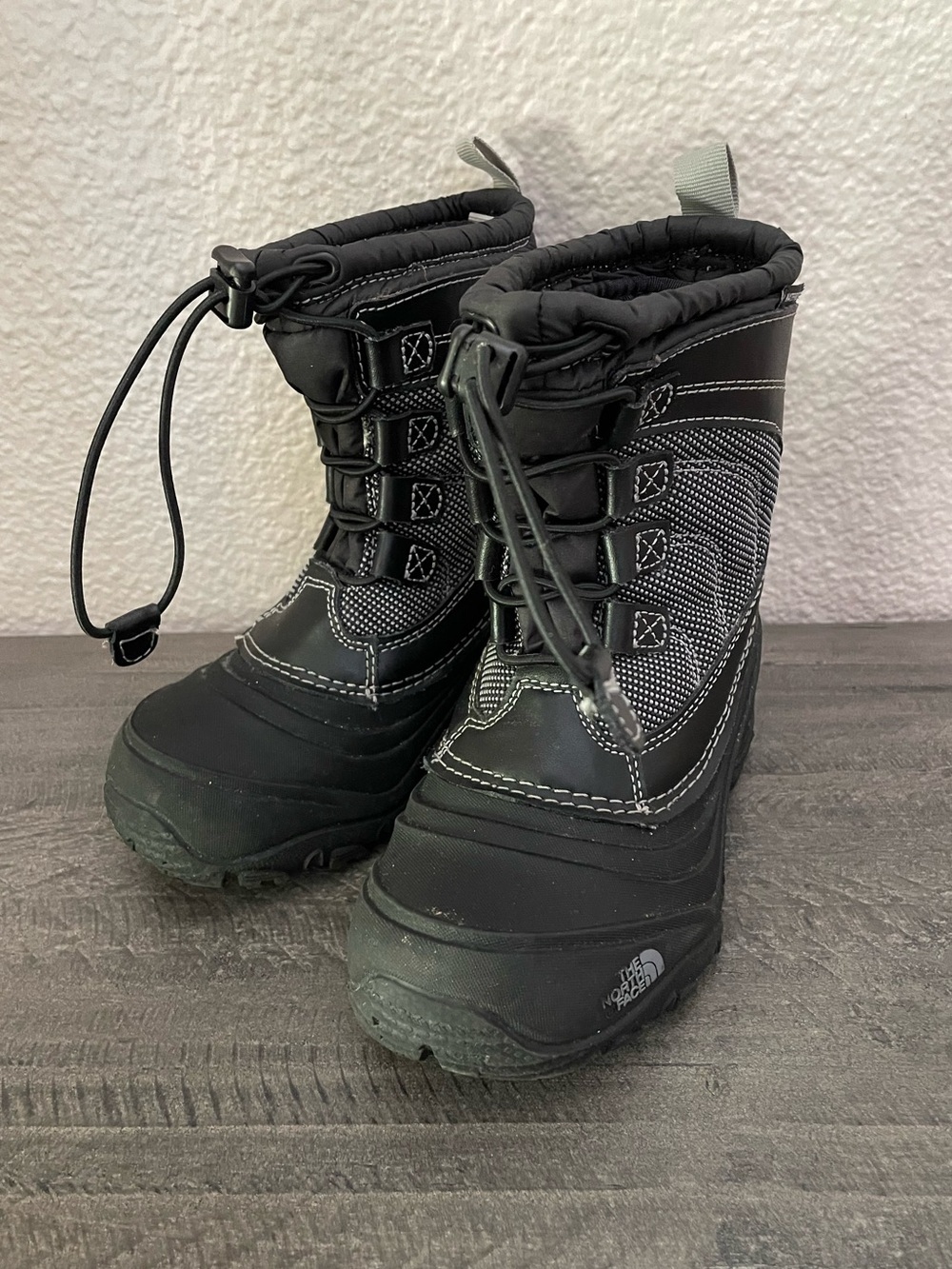 The North Face Black & Gray Kids' Snow Boots with Toggle Closure